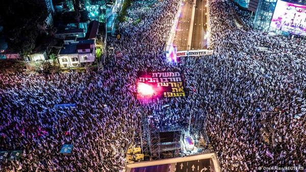 Cientos de miles de israelíes protestan contra polémica reforma