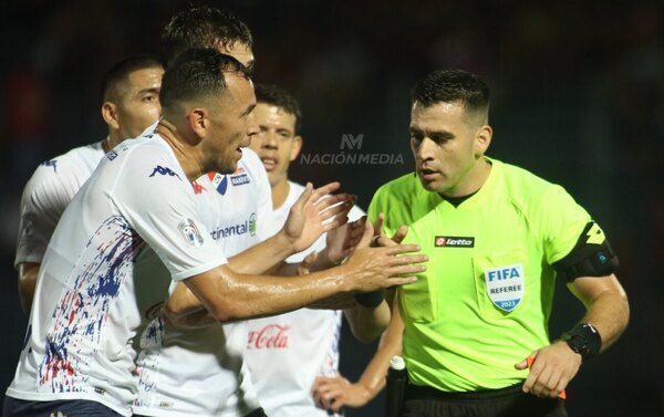 Versus / ¡Otra polémica! La expulsión de Jordan Santacruz en Cerro-Nacional