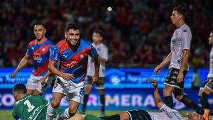 Cerro Porteño golea y se ubica como escolta
