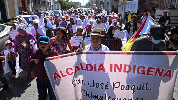 Activistas marchan por elecciones transparentes en Guatemala