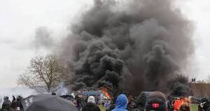 La Nación / Violenta manifestación de ecologistas en Francia