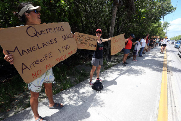 Por daños del Tren Maya ambientalistas en México protestan con cadena humana - MarketData