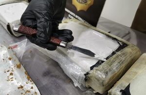 Detienen a mujer que pretendía viajar a Madrid con carga de cocaína oculta entre maní ku’i en su maleta - Megacadena — Últimas Noticias de Paraguay