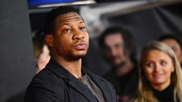 El actor Jonathan Majors fue arrestado en Nueva York por cargos de estrangulación, agresión y acoso - Megacadena — Últimas Noticias de Paraguay