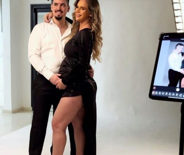 La tierna dedicatoria de Gaby Wolscham: foto con la panza y el padre