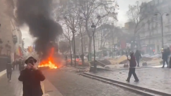 Protestas en Francia no paran y Macron afirma que no cederá ante la violencia - La Tribuna