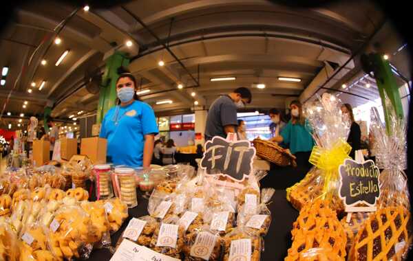 Nueva feria de emprendedores se realizó en varios supermercados del país