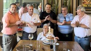 Rubén Darío Da Rosa, feliz de poder disfrutar del cumple 86 de su mamá