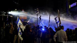 Masivas protestas en Israel contra cese del ministro de Defensa