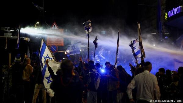 Masivas protestas en Israel contra cese del ministro de Defensa