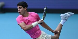 Versus / Carlos Alcaraz pisa los octavos de Miami y Schwartzman hace las maletas