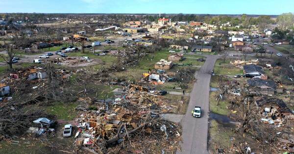 La Nación / Tornado golpea en Misisipi