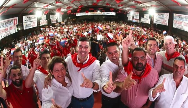 Cartista Santi Peña alaba la gestión del cuestionado  gobernador “Tigre” Ramírez - Política - ABC Color