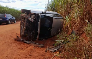 Sacerdote vuelca su vehículo en Santa Rita - Noticiero Paraguay