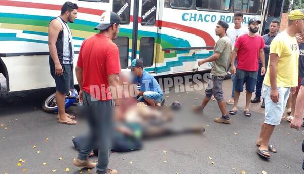 Motociclistas resultan con heridas graves al chocar contra un colectivo en Hernandarias – Diario TNPRESS