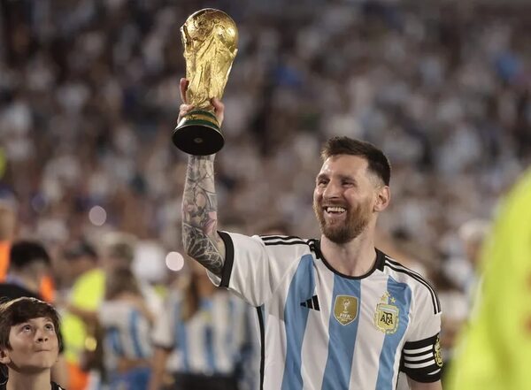 ¿A qué hora llegan Messi y los demás campeones del mundo? - Fútbol Internacional - ABC Color
