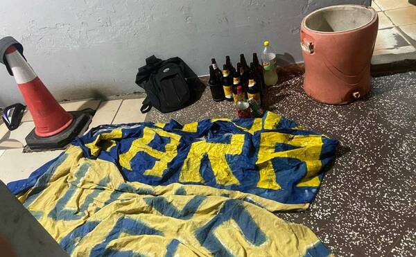 Pidieron a barras de Luqueño que dejen de festejar,entraron "en corto" e hirieron a dos polis