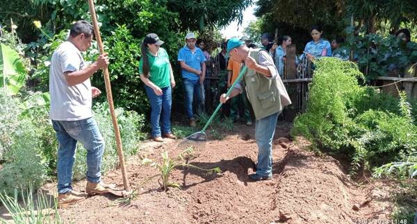 Productores de comunidades indígenas se capacitan en producción de cebolla como rubro de renta