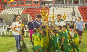 Exitoso cierre de campeonato de escuelas de fútbol en Mallorquín