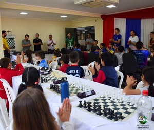 Incentivan la práctica de ajedrez en Santa Rita - La Clave