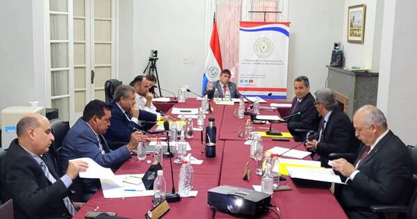 La Nación / Consejeros instan a Bogarín a presentar su renuncia tras acusaciones de EEUU