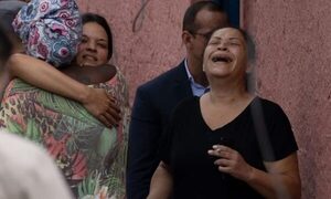 Alumno mató a puñaladas a su maestra e hirió a varios