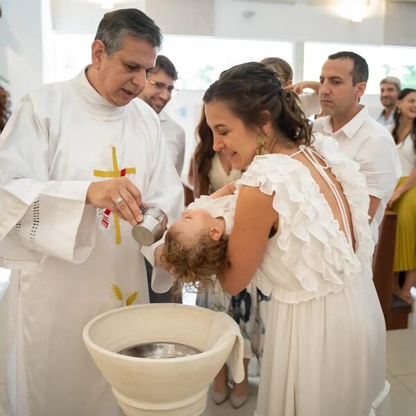 ¡Emma, la hija de la chef Ivo Huber, ya es cristiana! - Gente - ABC Color