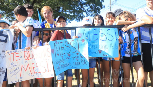 Versus / Enorme expectativa en Luque: Locura por Messi y los campeones del mundo