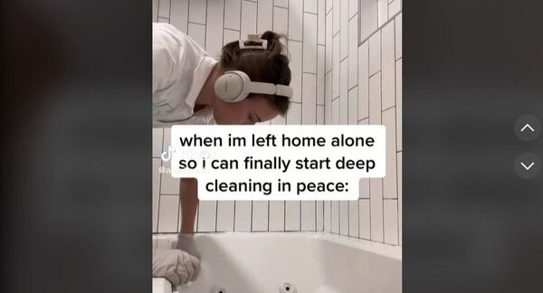 Mujer se hace viral en TikTok al presumir cuánto dinero gana limpiando baños