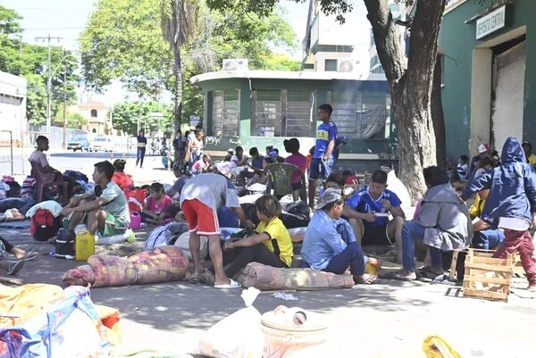 Cientos de indígenas acampan en Asunción por falta de respuesta del gobierno  - Nacionales - ABC Color