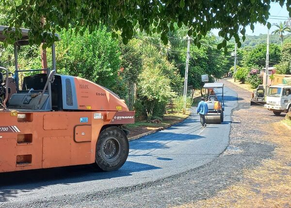 MOPC pavimentó calle en Presidente Franco - Noticde.com