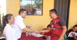 La Nación / Diputado ayuda a familias a acceder a contratos de construcción de viviendas