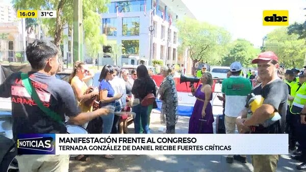 Video: Manifestación frente al congreso  - ABC Noticias - ABC Color