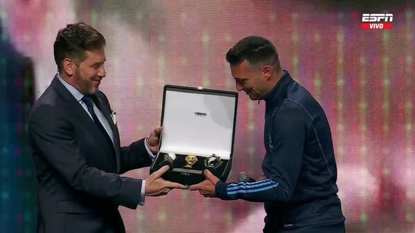 Versus / La condecoración especial de Conmebol a la Selección Argentina