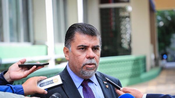 Por recomendación médica, Julio Borba se operó en el Brasil
