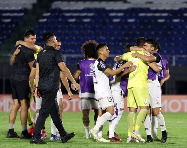 Versus / Así está compuesto el grupo de Tacuary en la Sudamericana