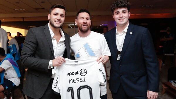 Olimpia: Le hicieron un regalo especial a Messi