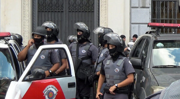 Adolescente apuñaló a docentes y alumnos en una escuela de Brasil - Oasis FM 94.3