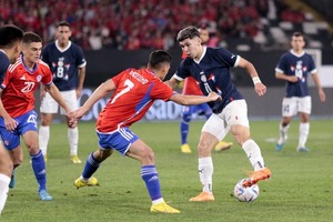 Chile derrota a Paraguay por 3-2 en Santiago - trece