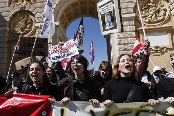 Francia vuelve a las calles para protestar contra la reforma de pensiones - Mundo - ABC Color