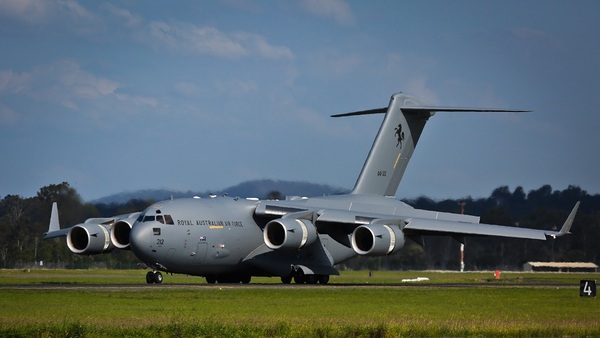 Avión de EEUU aterrizó en Paraguay: ¿Qué trajo? - Megacadena — Últimas Noticias de Paraguay