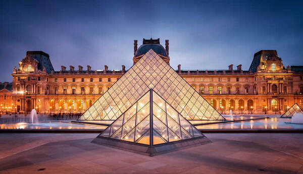 Sindicalistas bloquean el Museo del Louvre en protesta contra la reforma de las pensiones - Revista PLUS