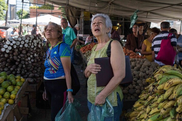 Una ONG alerta sobre los daños diferenciados a las mujeres por la inflación en Venezuela - MarketData