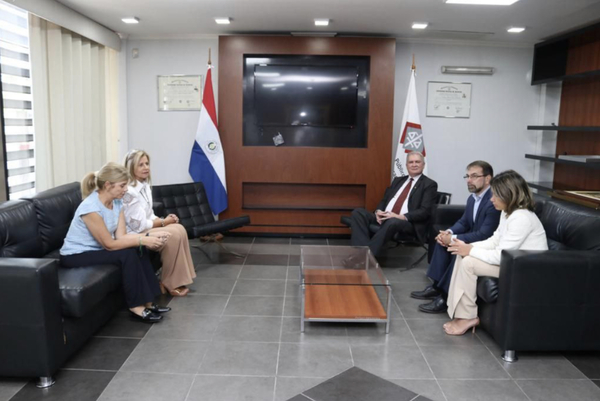 Diario HOY | Hijas de Óscar Denis se reunieron con el Fiscal General, quien promete “apoyo incondicional”
