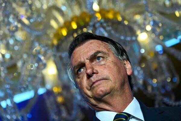 Revelan un tercer conjunto de joyas que Arabia Saudí regaló a Bolsonaro - Mundo - ABC Color