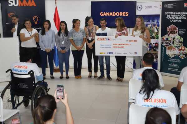 Ministerio y Fundación Sarakí premian planes de negocios de emprendedores con discapacidad - .::Agencia IP::.