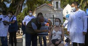 La Nación / A tres años de la pandemia Brasil alcanza 700.000 muertos por covid
