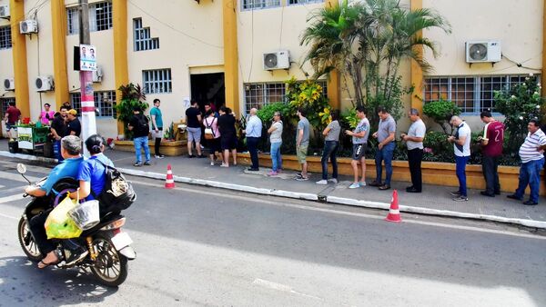 Largas filas para renovación de registro de conducir a días del vencimiento