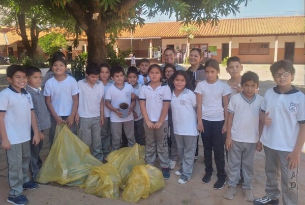 Escuelas de Lambaré acompañan la limpieza para frenar la proliferación del Aedes aegypti | Lambaré Informativo