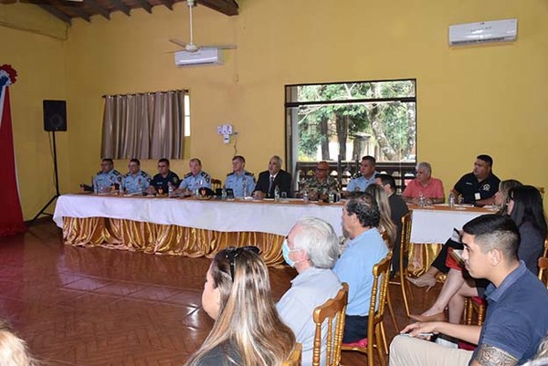 Anuncian instalación de cámaras de seguridad para prevención de hechos delictivos en el microcentro esteño | DIARIO PRIMERA PLANA
